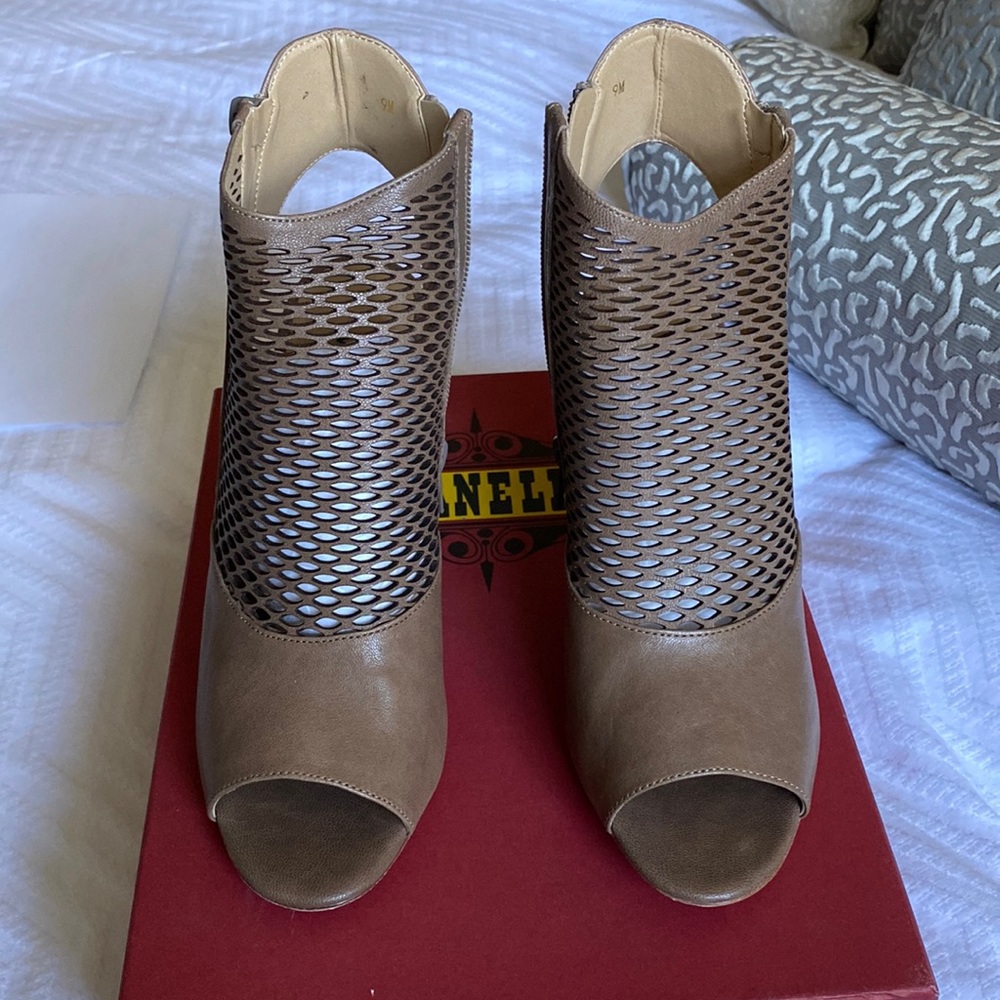 Vaneli stone heel